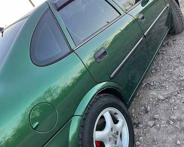 Зеленый Опель Вектра, объемом двигателя 1.8 л и пробегом 340 тыс. км за 2700 $, фото 6 на Automoto.ua