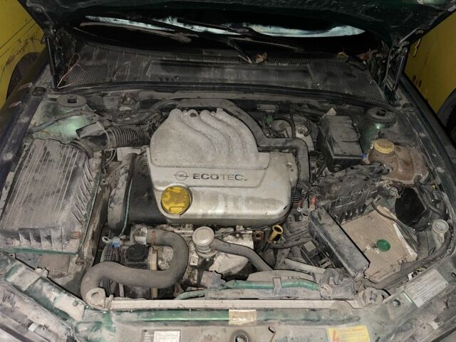 Зеленый Опель Вектра, объемом двигателя 1.6 л и пробегом 300 тыс. км за 650 $, фото 3 на Automoto.ua