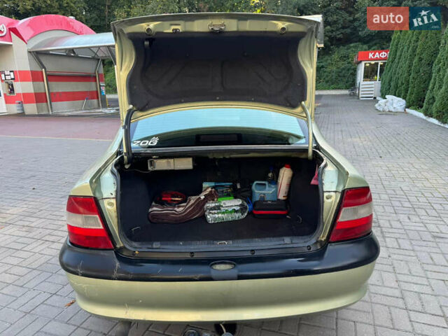 Зеленый Опель Вектра, объемом двигателя 1.6 л и пробегом 368 тыс. км за 1400 $, фото 5 на Automoto.ua