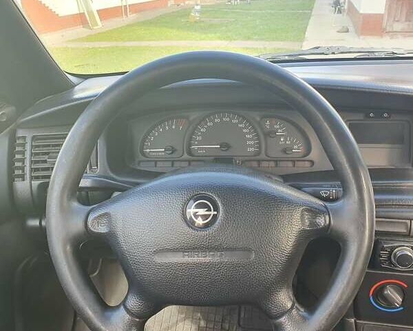 Зеленый Опель Вектра, объемом двигателя 1.6 л и пробегом 354 тыс. км за 1350 $, фото 6 на Automoto.ua