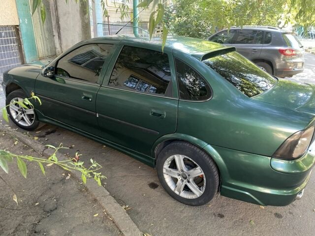 Зеленый Опель Вектра, объемом двигателя 2 л и пробегом 1000 тыс. км за 1668 $, фото 3 на Automoto.ua