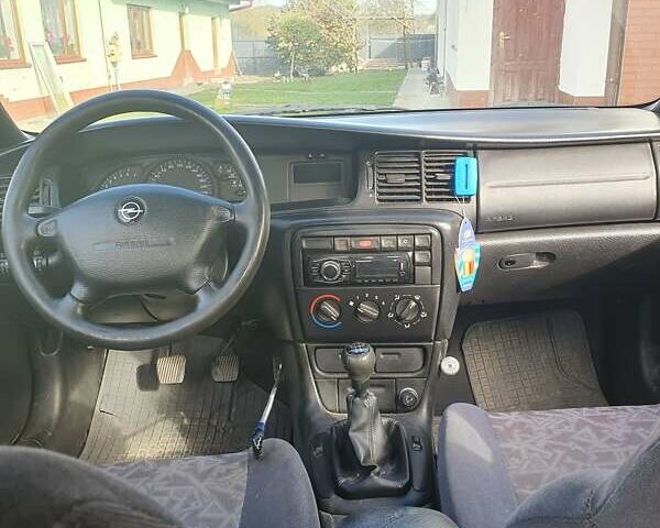 Зеленый Опель Вектра, объемом двигателя 1.6 л и пробегом 354 тыс. км за 1350 $, фото 5 на Automoto.ua