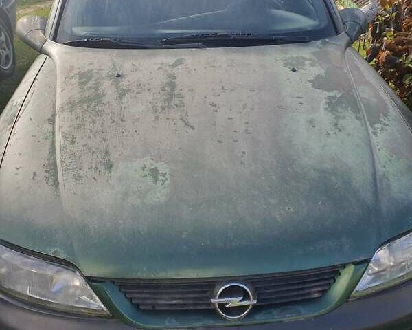 Зеленый Опель Вектра, объемом двигателя 1.6 л и пробегом 354 тыс. км за 1350 $, фото 1 на Automoto.ua