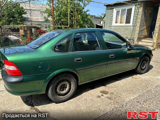 Зеленый Опель Вектра, объемом двигателя 1.8 л и пробегом 468 тыс. км за 2450 $, фото 3 на Automoto.ua