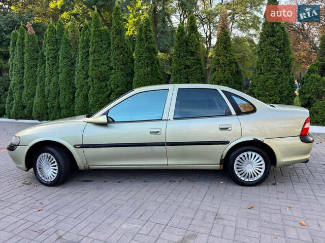 Зеленый Опель Вектра, объемом двигателя 1.6 л и пробегом 368 тыс. км за 1400 $, фото 1 на Automoto.ua