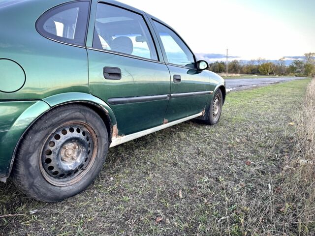 Зеленый Опель Вектра, объемом двигателя 1.8 л и пробегом 344 тыс. км за 1650 $, фото 11 на Automoto.ua