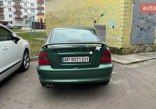 Зеленый Опель Вектра, объемом двигателя 2.5 л и пробегом 365 тыс. км за 2650 $, фото 1 на Automoto.ua