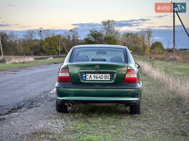 Зеленый Опель Вектра, объемом двигателя 1.8 л и пробегом 344 тыс. км за 1650 $, фото 4 на Automoto.ua