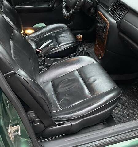 Зеленый Опель Вектра, объемом двигателя 2.5 л и пробегом 365 тыс. км за 2650 $, фото 10 на Automoto.ua