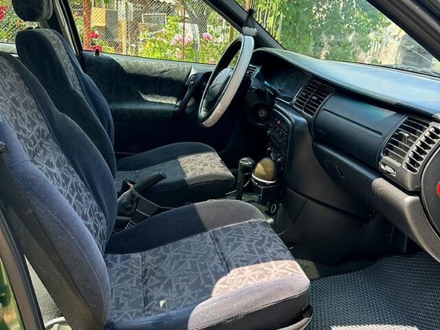 Зеленый Опель Вектра, объемом двигателя 1.8 л и пробегом 468 тыс. км за 2450 $, фото 7 на Automoto.ua