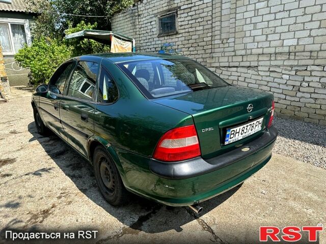 Зеленый Опель Вектра, объемом двигателя 1.8 л и пробегом 468 тыс. км за 2450 $, фото 2 на Automoto.ua