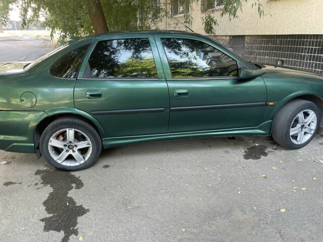 Зеленый Опель Вектра, объемом двигателя 2 л и пробегом 1000 тыс. км за 1668 $, фото 4 на Automoto.ua