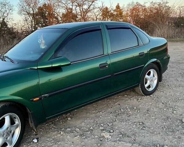 Зеленый Опель Вектра, объемом двигателя 1.8 л и пробегом 340 тыс. км за 2700 $, фото 4 на Automoto.ua