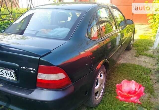 Зеленый Опель Вектра, объемом двигателя 1.6 л и пробегом 350 тыс. км за 2500 $, фото 4 на Automoto.ua