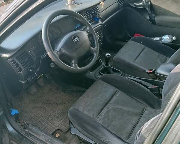 Зеленый Опель Вектра, объемом двигателя 2 л и пробегом 350 тыс. км за 1900 $, фото 3 на Automoto.ua