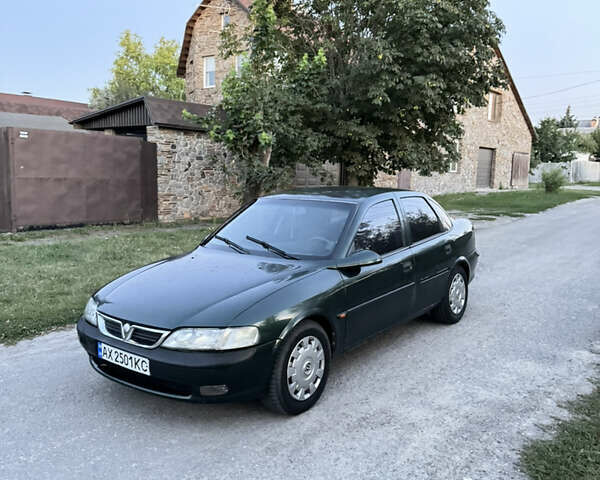 Зелений Опель Вектра, об'ємом двигуна 1.6 л та пробігом 270 тис. км за 1500 $, фото 1 на Automoto.ua