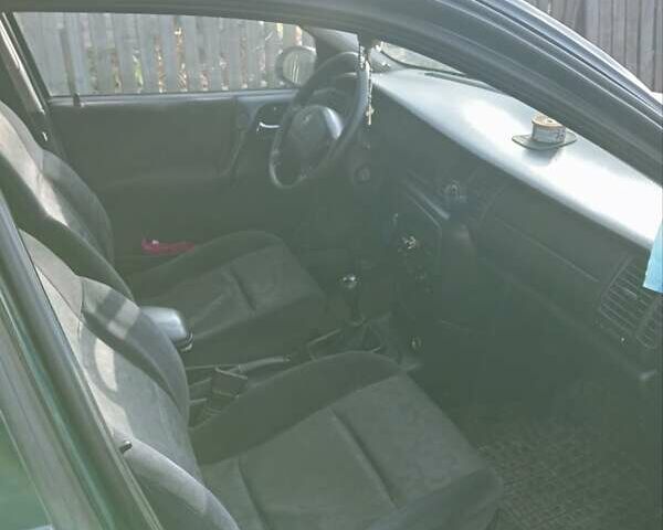 Зеленый Опель Вектра, объемом двигателя 2 л и пробегом 350 тыс. км за 1900 $, фото 4 на Automoto.ua