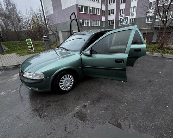 Зелений Опель Вектра, об'ємом двигуна 1.8 л та пробігом 356 тис. км за 2600 $, фото 11 на Automoto.ua