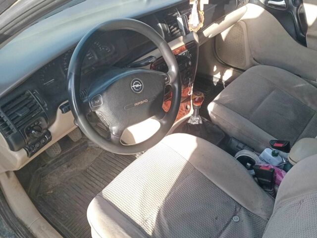 Зелений Опель Вектра, об'ємом двигуна 2 л та пробігом 400 тис. км за 850 $, фото 4 на Automoto.ua