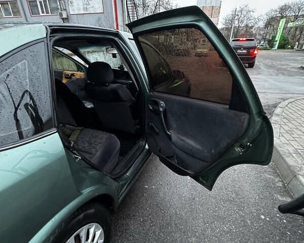 Зелений Опель Вектра, об'ємом двигуна 1.8 л та пробігом 356 тис. км за 2600 $, фото 8 на Automoto.ua