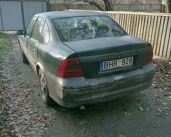 Зеленый Опель Вектра, объемом двигателя 2 л и пробегом 350 тыс. км за 1900 $, фото 2 на Automoto.ua