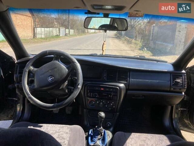 Зеленый Опель Вектра, объемом двигателя 1.6 л и пробегом 258 тыс. км за 1650 $, фото 6 на Automoto.ua