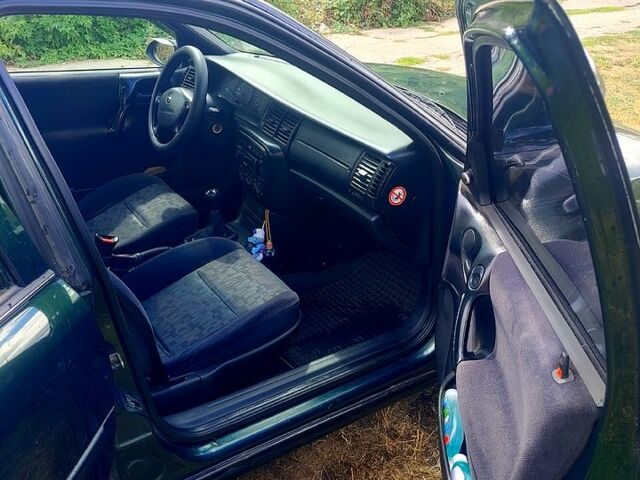 Зеленый Опель Вектра, объемом двигателя 1.8 л и пробегом 187 тыс. км за 2300 $, фото 3 на Automoto.ua