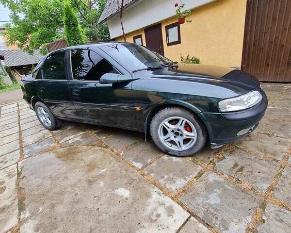 Зелений Опель Вектра, об'ємом двигуна 1.8 л та пробігом 300 тис. км за 2000 $, фото 1 на Automoto.ua