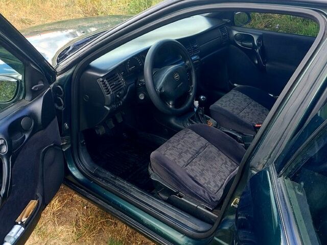 Зеленый Опель Вектра, объемом двигателя 1.8 л и пробегом 187 тыс. км за 2300 $, фото 5 на Automoto.ua