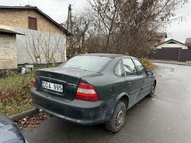 Зеленый Опель Вектра, объемом двигателя 1.6 л и пробегом 300 тыс. км за 600 $, фото 1 на Automoto.ua