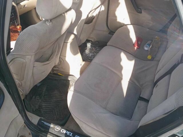 Зелений Опель Вектра, об'ємом двигуна 2 л та пробігом 400 тис. км за 850 $, фото 5 на Automoto.ua