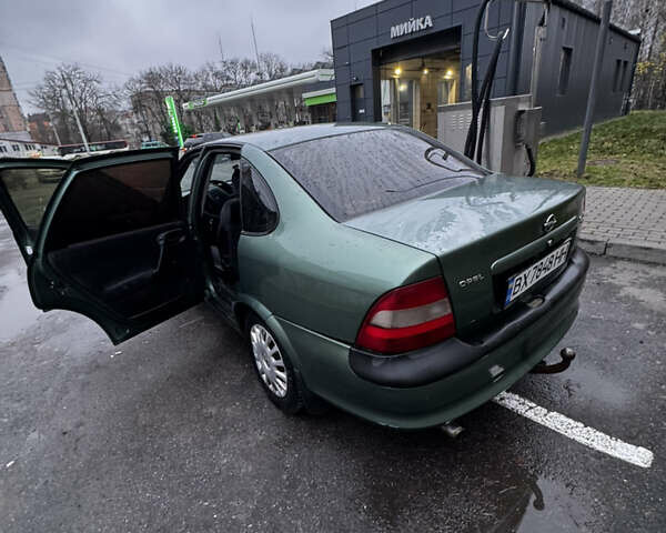 Зелений Опель Вектра, об'ємом двигуна 1.8 л та пробігом 356 тис. км за 2600 $, фото 9 на Automoto.ua