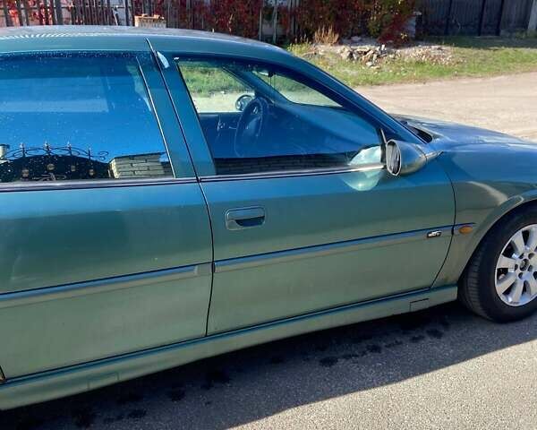 Зеленый Опель Вектра, объемом двигателя 1.6 л и пробегом 404 тыс. км за 2400 $, фото 1 на Automoto.ua