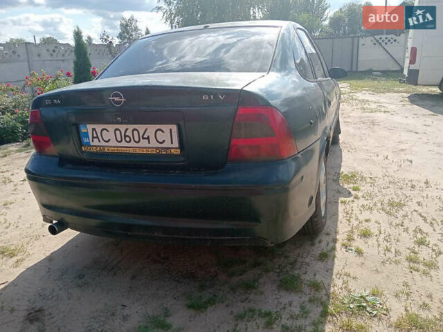 Зеленый Опель Вектра, объемом двигателя 1.6 л и пробегом 350 тыс. км за 1700 $, фото 2 на Automoto.ua