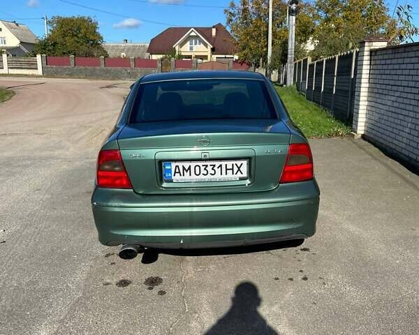 Зеленый Опель Вектра, объемом двигателя 1.6 л и пробегом 404 тыс. км за 2400 $, фото 2 на Automoto.ua