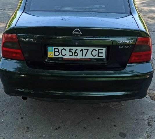Зеленый Опель Вектра, объемом двигателя 1.6 л и пробегом 310 тыс. км за 2018 $, фото 3 на Automoto.ua