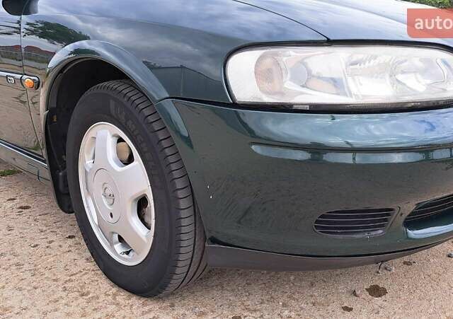 Зеленый Опель Вектра, объемом двигателя 2 л и пробегом 313 тыс. км за 3300 $, фото 5 на Automoto.ua