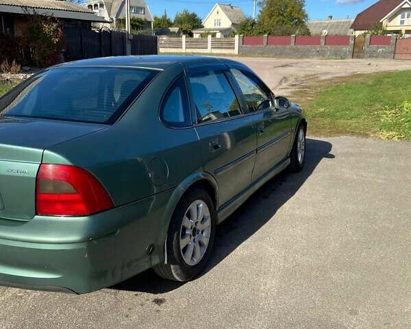 Зеленый Опель Вектра, объемом двигателя 1.6 л и пробегом 404 тыс. км за 2400 $, фото 3 на Automoto.ua