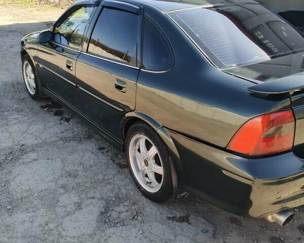Зелений Опель Вектра, об'ємом двигуна 1.6 л та пробігом 363 тис. км за 3350 $, фото 9 на Automoto.ua