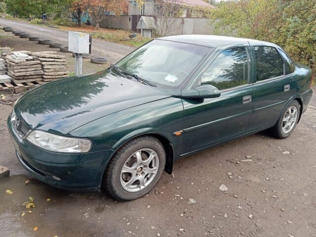 Опель Вектра 1999 в Краматорске на Automoto.ua Зеленый Опель Вектра, объемом двигателя 1.8 л и пробегом 200 тыс. км за 2071 $, фото 4 на Automoto.ua