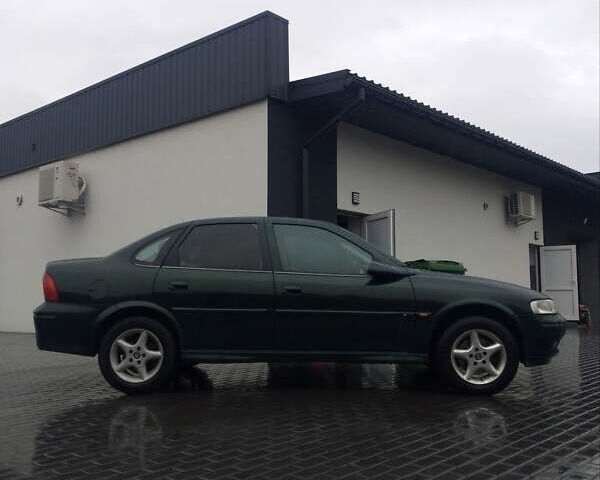 Зеленый Опель Вектра, объемом двигателя 2.2 л и пробегом 237 тыс. км за 2999 $, фото 2 на Automoto.ua