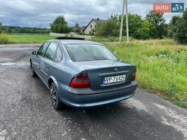 Зеленый Опель Вектра, объемом двигателя 2 л и пробегом 2 тыс. км за 1050 $, фото 1 на Automoto.ua