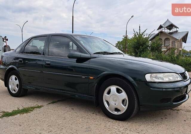 Зеленый Опель Вектра, объемом двигателя 2 л и пробегом 313 тыс. км за 3300 $, фото 2 на Automoto.ua