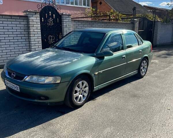 Зеленый Опель Вектра, объемом двигателя 1.6 л и пробегом 404 тыс. км за 2400 $, фото 5 на Automoto.ua