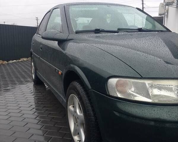 Зеленый Опель Вектра, объемом двигателя 2.2 л и пробегом 237 тыс. км за 2999 $, фото 4 на Automoto.ua