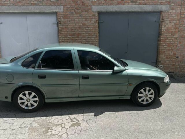 Зеленый Опель Вектра, объемом двигателя 1.6 л и пробегом 320 тыс. км за 2650 $, фото 3 на Automoto.ua