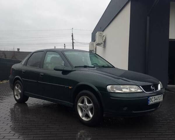 Зеленый Опель Вектра, объемом двигателя 2.2 л и пробегом 237 тыс. км за 2999 $, фото 1 на Automoto.ua
