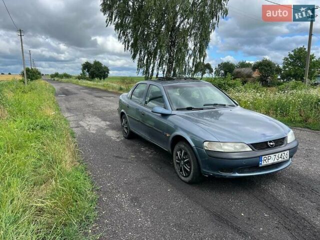 Зеленый Опель Вектра, объемом двигателя 2 л и пробегом 2 тыс. км за 1050 $, фото 4 на Automoto.ua