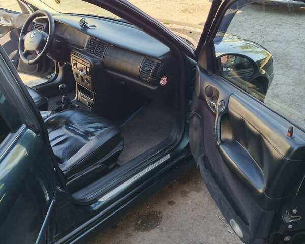 Зелений Опель Вектра, об'ємом двигуна 1.6 л та пробігом 363 тис. км за 3350 $, фото 6 на Automoto.ua