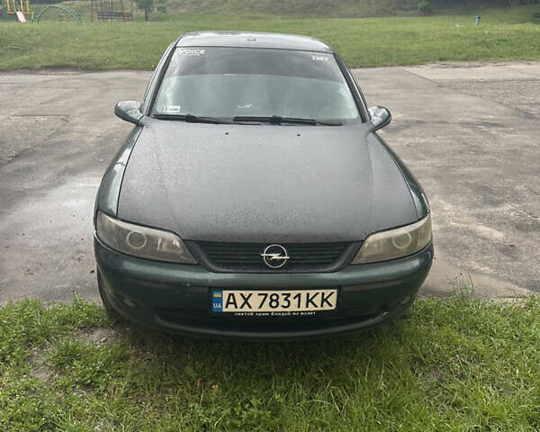 Зеленый Опель Вектра, объемом двигателя 1.6 л и пробегом 470 тыс. км за 2700 $, фото 2 на Automoto.ua